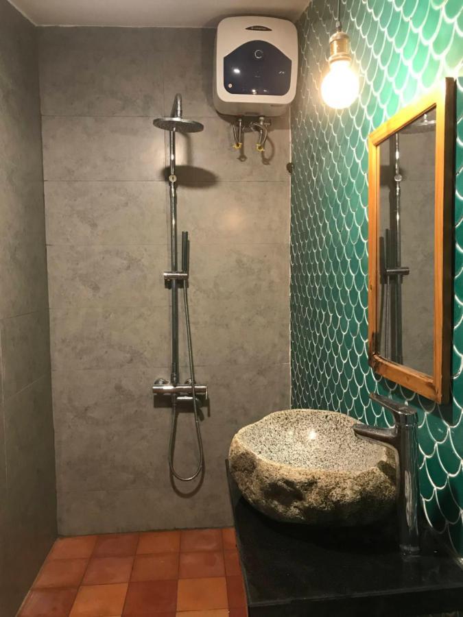 La Sen_Thu An_Phong Don Co Cua So Nhin Ra Ban Cong Apartman Thon An Hoa Kültér fotó