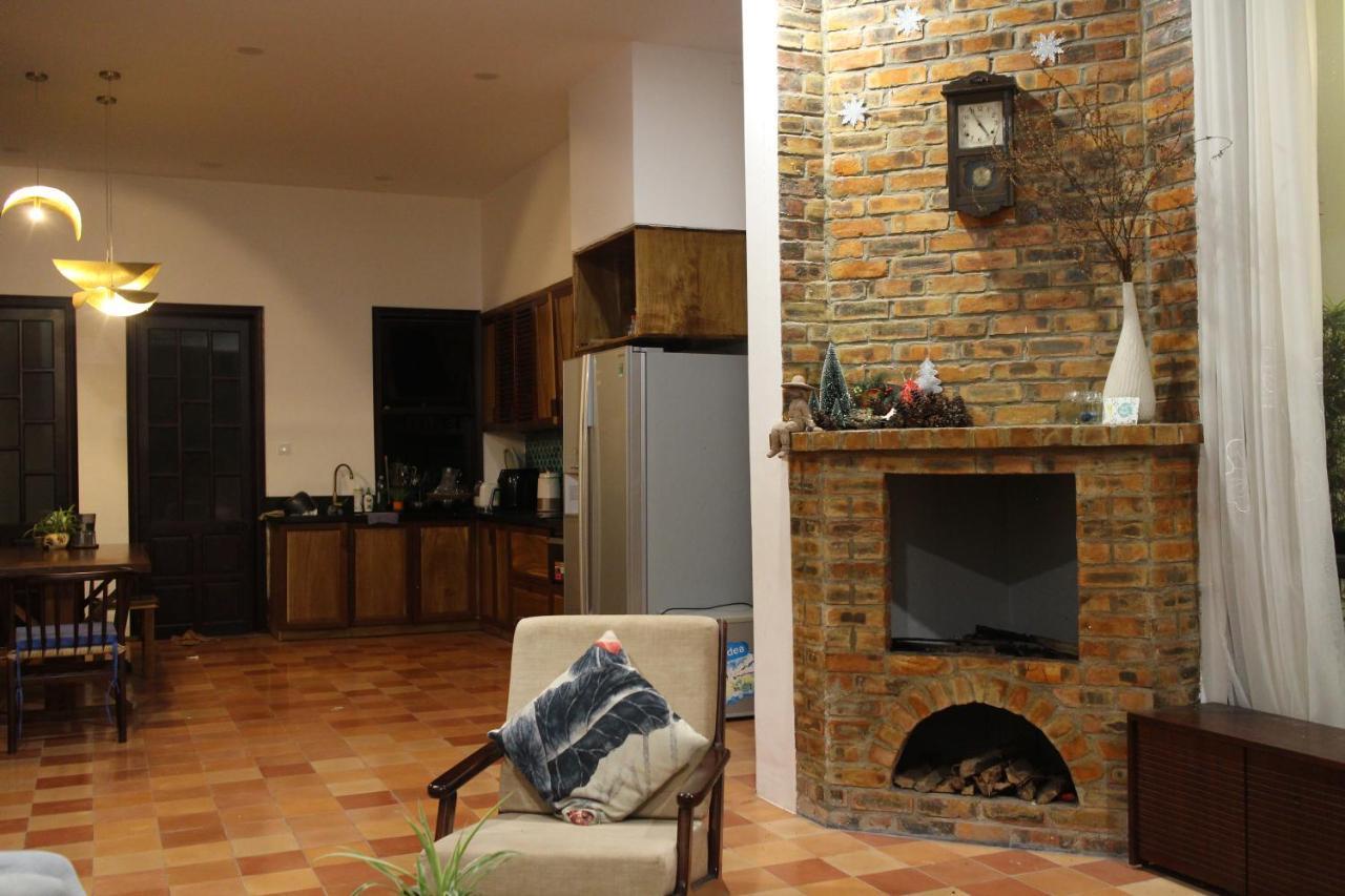 La Sen_Thu An_Phong Don Co Cua So Nhin Ra Ban Cong Apartman Thon An Hoa Kültér fotó