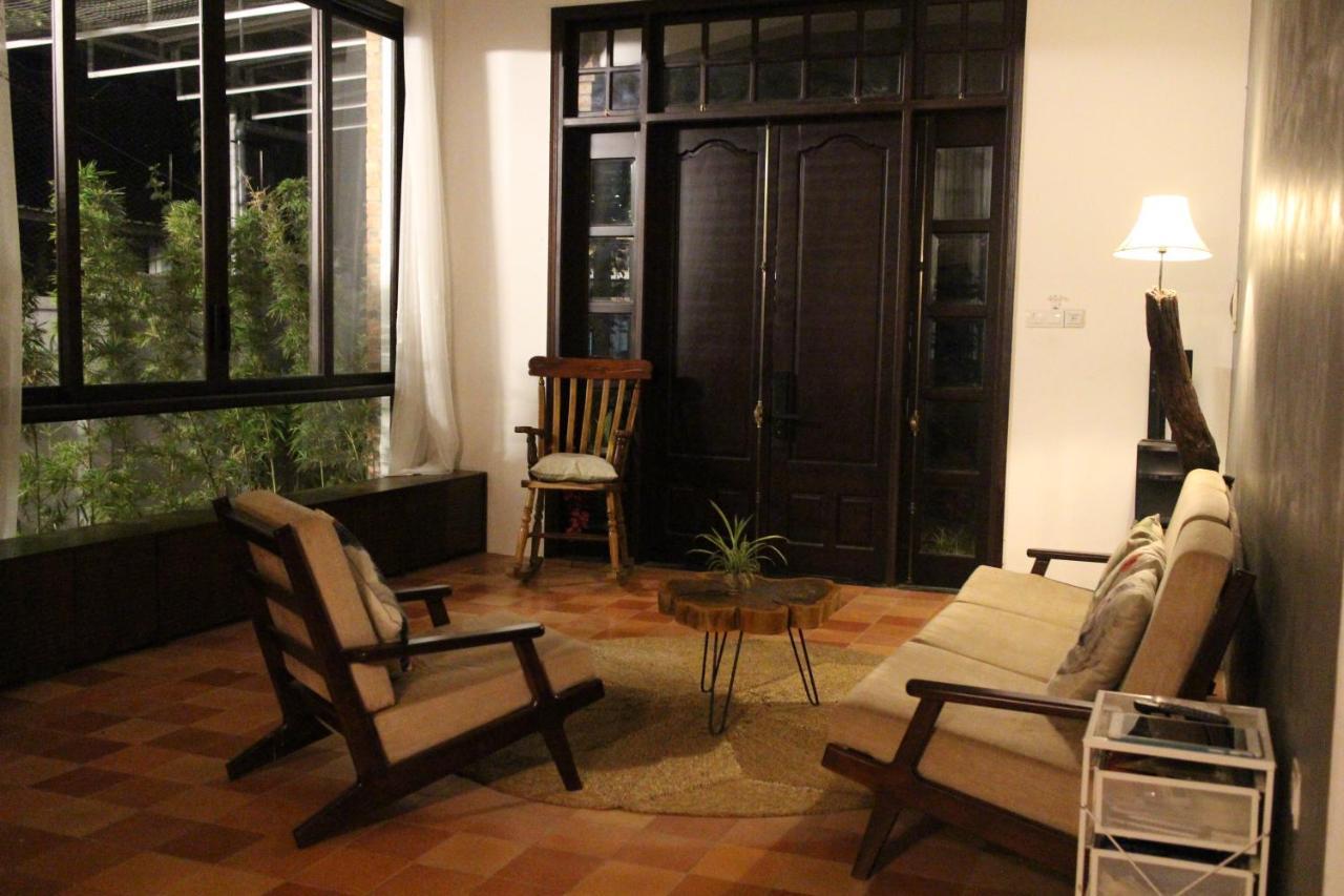 La Sen_Thu An_Phong Don Co Cua So Nhin Ra Ban Cong Apartman Thon An Hoa Kültér fotó